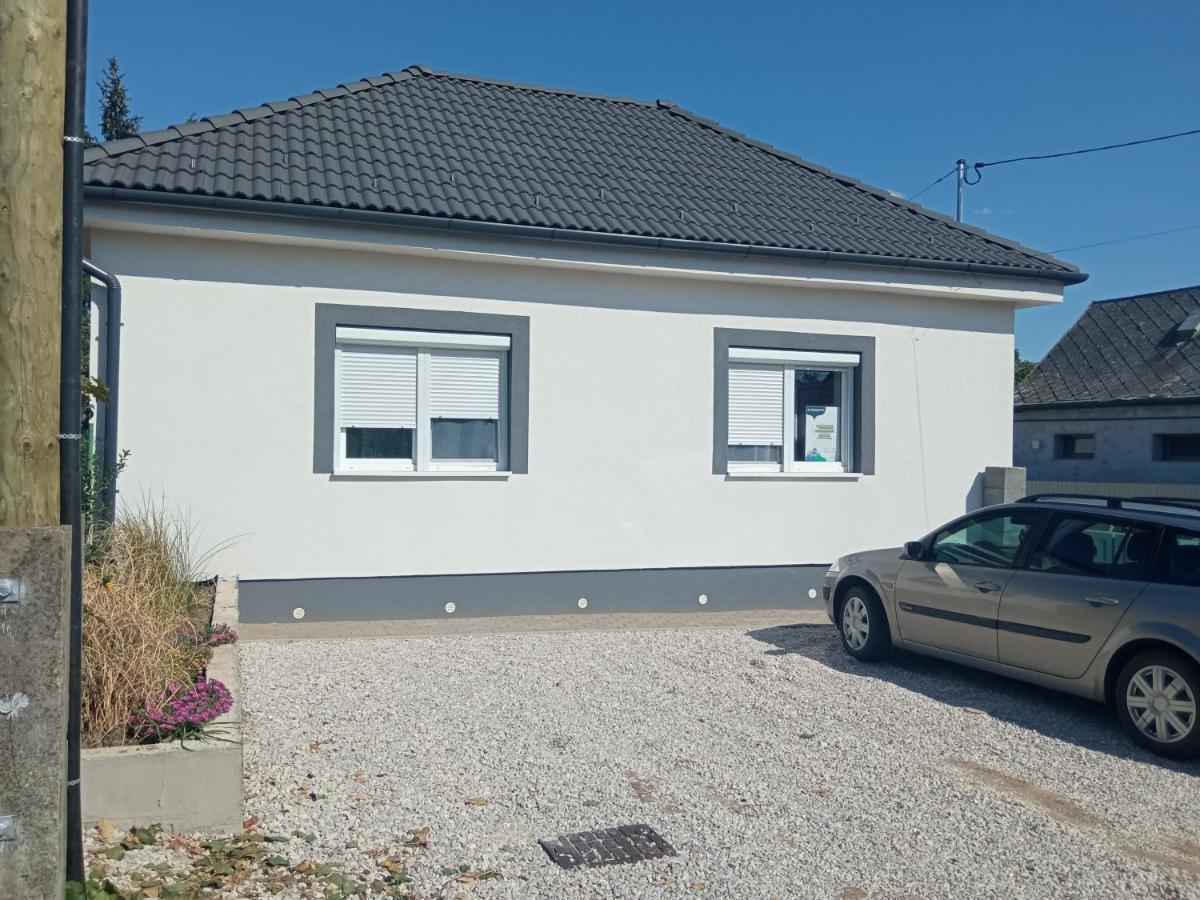 Kiss-Szollosi Vendeghaz II Lola Debrecen Exterior photo